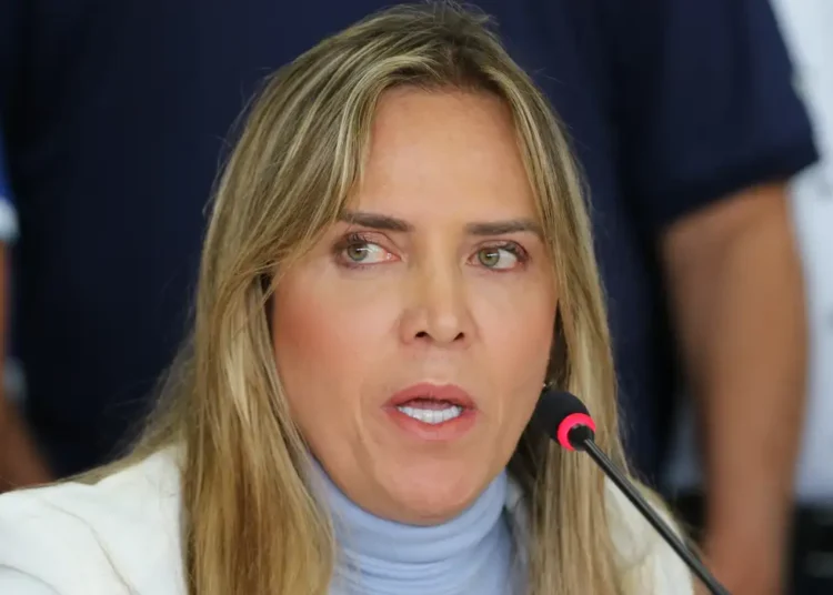 Governadora do DF recebe alta após apresentar quadro de pneumotórax