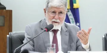 Celso Amorim: IA sob controle de poucas empresas piora desigualdades