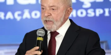 A pedido de Lula, ministro da Defesa irá à Venezuela na próxima semana
