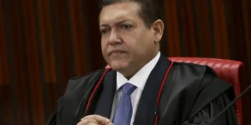 TSE julga liminar que suspendeu pesquisa desfavorável a Flávio