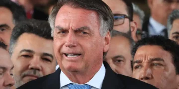Moraes autoriza defesa de Bolsonaro a acompanhar depoimento sobre arma