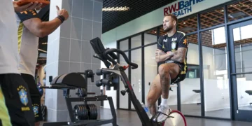 Neymar faz novo exame e segue sem treinar na seleção brasileira