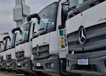 Seag entrega 13 caminhões-pipa para fortalecer atendimento às comunidades rurais em 12 municípios capixabas