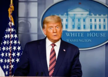 Trump diz que retomará bloqueio ao Irã e taxará em 20% cargas em Ormuz