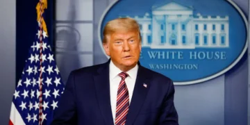 Trump diz que retomará bloqueio ao Irã e taxará em 20% cargas em Ormuz