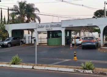 Moraes nega pedido para Javier Milei visitar Bolsonaro em casa