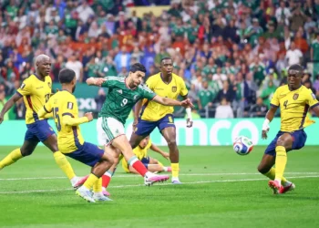 México bate Equador e avança às oitavas de final da Copa