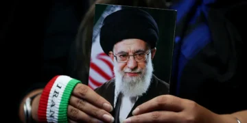 Mojtaba Khamenei, novo líder iraniano, não vai a funeral de seu pai