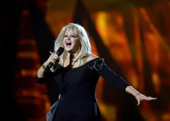 Cantora galesa Bonnie Tyler morre aos 75 anos, em Portugal