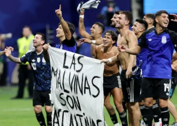 Ato de jogadores argentinos reacende debate sobre domínio das Malvinas