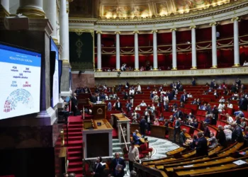 França proíbe redes sociais para menores de 15 anos