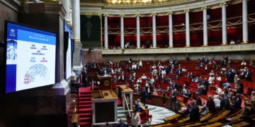 França proíbe redes sociais para menores de 15 anos