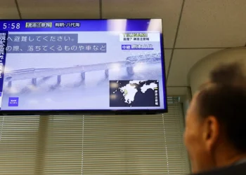 Sobreviventes de terremoto no Japão enfrentam sede e calor