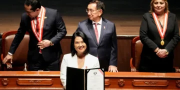 Fujimori assume o poder no Peru