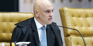 Por ordem de Moraes, PF faz busca por armas na casa de Bolsonaro