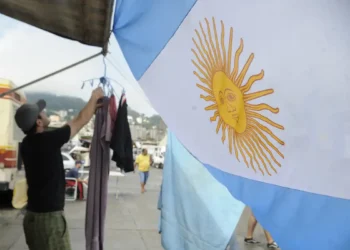 Quase metade dos jovens argentinos vive em vulnerabilidade social