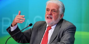 PF intima Jaques Wagner a depor sobre investigações do Banco Master