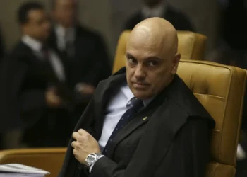 STF dá 48h para tribunais explicarem pagamentos acima do limite a juiz