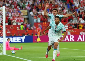 Portugal vira sobre Croácia e vai às oitavas com gols de CR7 e Ramos