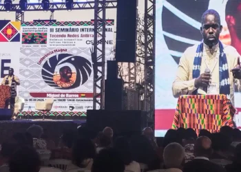 Sociólogo africano diz que Brasil é atacado por causa de terras raras