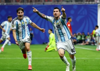 Argentina busca virada, despacha Egito e mantém vivo o sonho do tetra