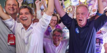 PSB oficializa Casagrande ao Senado e fecha apoio à reeleição de Ferraço