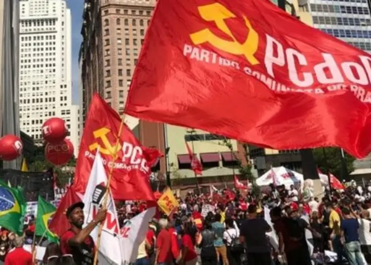 PCdoB oficializa apoio à candidatura de Lula