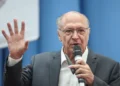 Alckmin diz que Milei presta desserviço à Argentina
