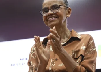 Marina Silva recebe maior condecoração da França em Brasília