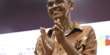 Marina Silva recebe maior condecoração da França em Brasília