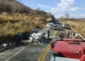 Fuga de carro carregado com drogas provoca acidente que mata sete na BR-251, em Salinas