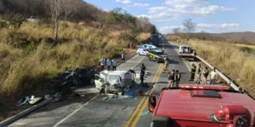 Fuga de carro carregado com drogas provoca acidente que mata sete na BR-251, em Salinas