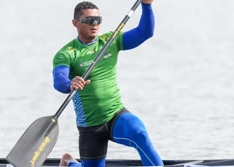 Isaquias Queiroz é campeão mundial no C1 500m na Polônia