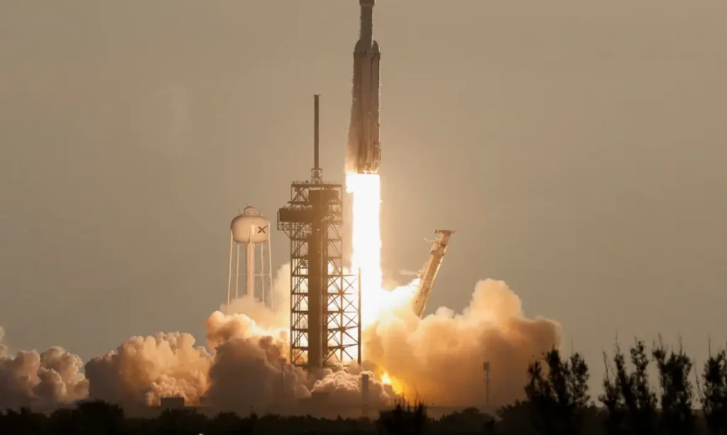 Joe Skipper/NASA