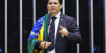 TSE derruba liminar e Gilvan da Federal volta a ficar inelegível