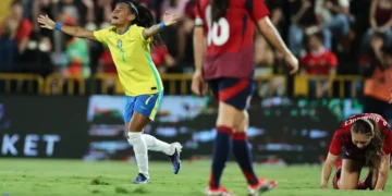 Câmara aprova lei com medidas para promover futebol feminino no país
