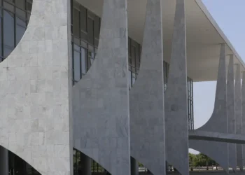 Governo abre processo de reciprocidade contra tarifas dos EUA