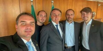 Moraes nega pedido para que Bolsonaro receba filhos no Dia dos Pais