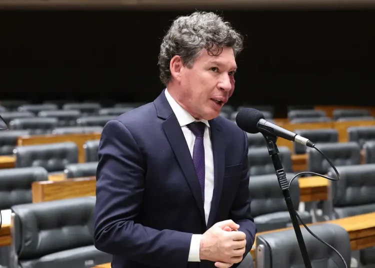 Hugo Motta indica presidente da comissão da MP da Taxa das Blusinhas