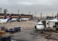 Anvisa atualiza regras de segurança sanitária para aviões e aeroportos