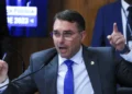 Missão pede investigação sobre filiação falsa de Flávio ao partido