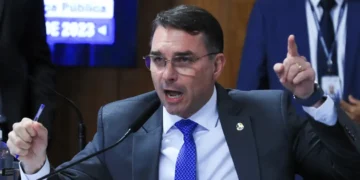 Missão pede investigação sobre filiação falsa de Flávio ao partido