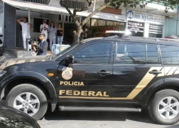 Cláudio Castro é alvo da segunda fase da Operação Sem Refino