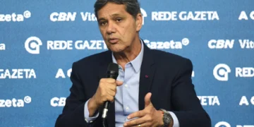 Ferraço diz ser contra a escala 6×1, mas defende transição negociada
