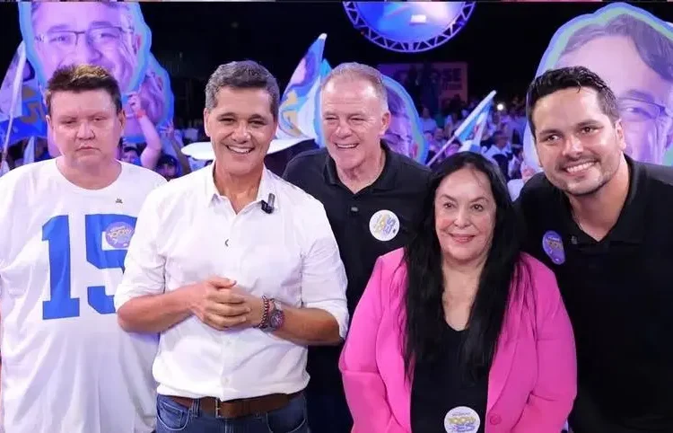 MDB lota casa de shows em Cariacica e oficializa Ricardo Ferraço e Rose de Freitas rumo às urnas