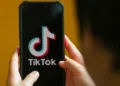 Brasil multa TikTok em R$ 153,7 mi por falhas em dados de adolescentes
