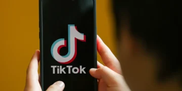 Brasil multa TikTok em R$ 153,7 mi por falhas em dados de adolescentes