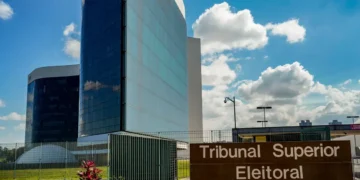 TSE recebe embaixadores nesta segunda para defender urna eletrônica