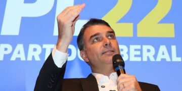 Filho mais velho de Bolsonaro, Flávio disputa a Presidência pelo PL