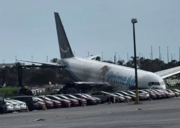 Pelo menos 5 pessoas morrem em acidente com avião de carga em Miami